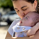 Imagen Bebé sintió por primera vez la calidez del sol